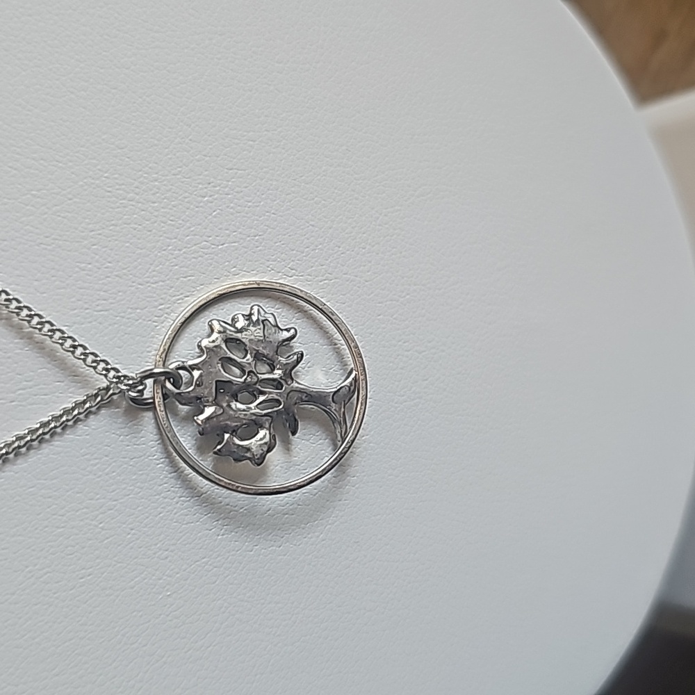 Elegant & Charming Tree of Life Circle Necklace. - Picture 6 of 6